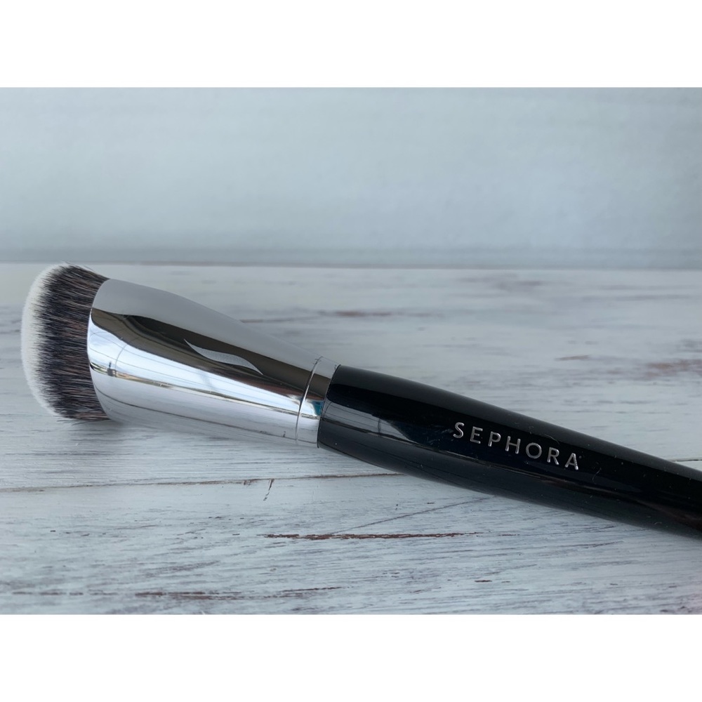 COPY - Sephora angled foundation brush